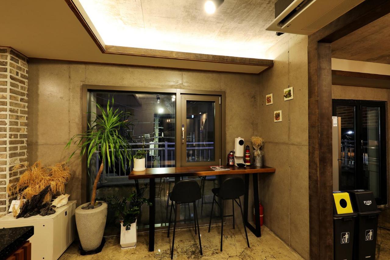 Cornerstone Hotel Seogwipo-stad Buitenkant foto
